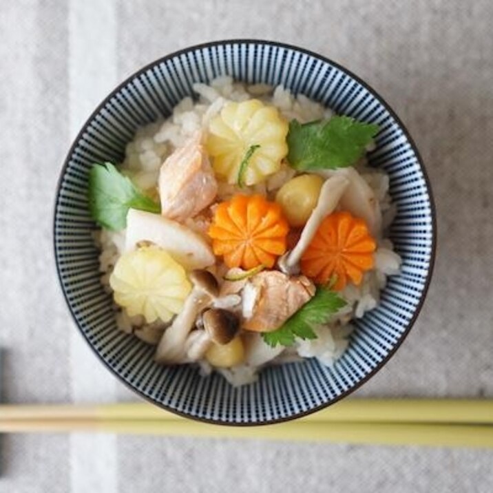 秋鮭と彩り野菜の炊き込みご飯